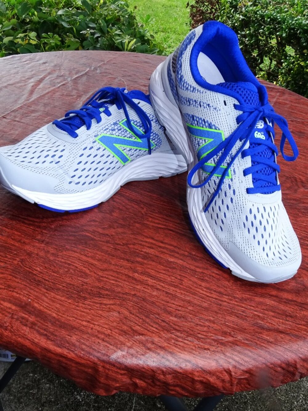 Men's New Balance Never Worn Comfortable Tennis Shoes 9 1/2 4E White/Blue